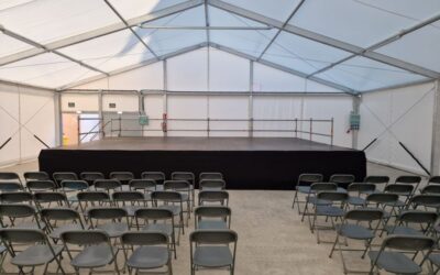 Quantes taules i cadires necessito per al meu esdeveniment? Guia de càlcul completa